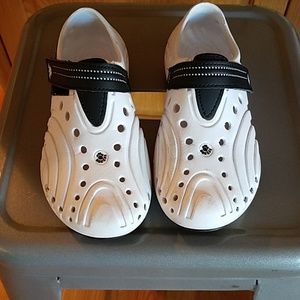 Kids Dawgs golf shoes